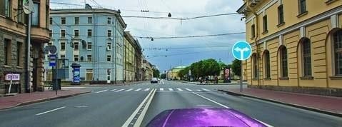 Обязан ли водитель в данной ситуации при выполнении поворота налево подать сигнал световым указателем?