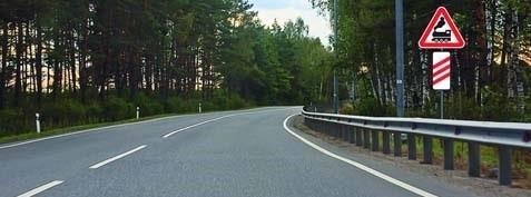 In which direction(s) marked by arrows is towing allowed to continue?