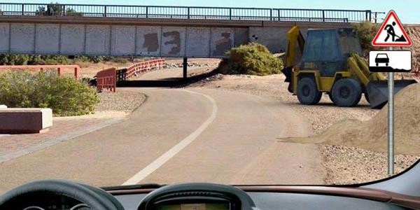 How should the driver behave in this situation?