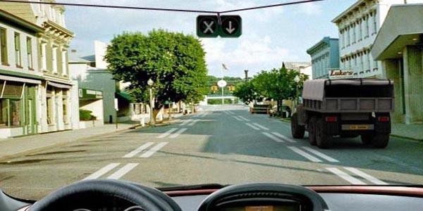 How should the driver act in this situation?