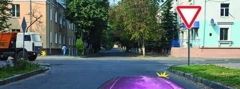 В данной ситуации поворот направо разрешается: