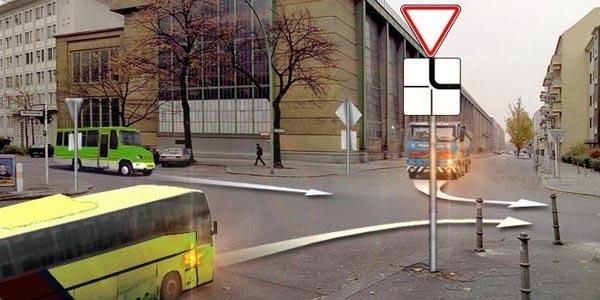 Транспортные средства проедут перекресток в следующей последовательности: