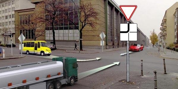 Транспортные средства проедут перекресток в следующей последовательности: