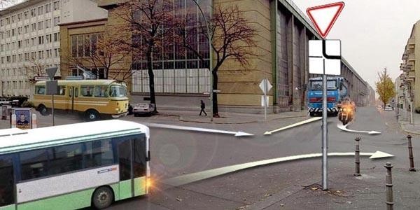 Транспортные средства проедут перекресток в следующей последовательности: