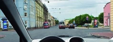 В условиях образовавшейся пробки непосредственно после перекрестка, разрешается въезжать на перекресток только:
