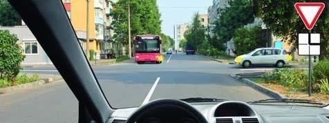 При движении прямо Вы обязаны уступить: