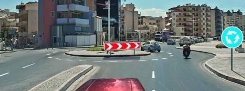 При выполнении разворота на этом перекрестке какой указатель поворота мы должны включить?