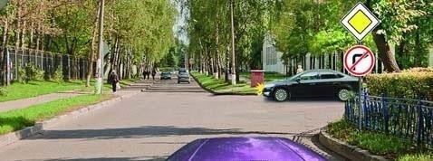 Если Вы намерены остановиться непосредственно после перекрестка, когда Вы должны включить световой указатель поворота направо для того, чтобы не ввести в заблуждение участников движения?