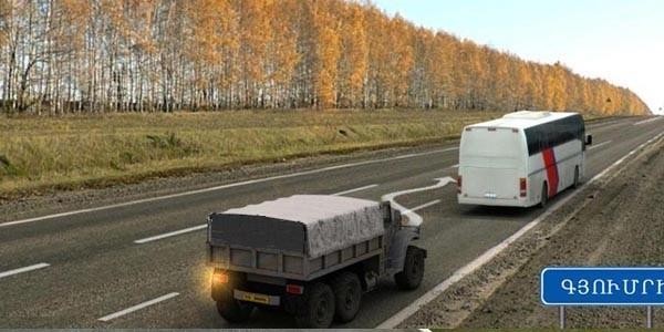 Разрешается ли водителю грузового автомобиля обгонять автобус, который двигается со скоростью 60 км/ч?